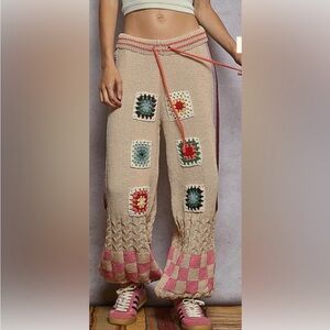 Pants in chenille sweater with patch detail striped and checker pattern.